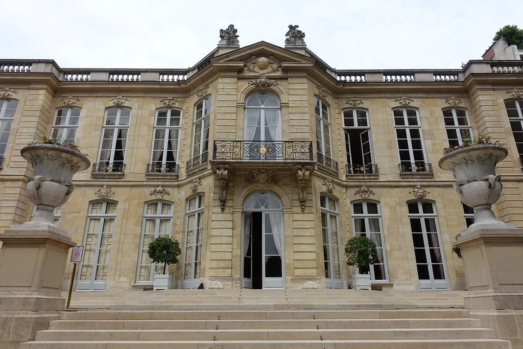 Des militants de l'UDB devant l'Hôtel Matignon à Paris, en défense aux victimes du Bugaled Breizh